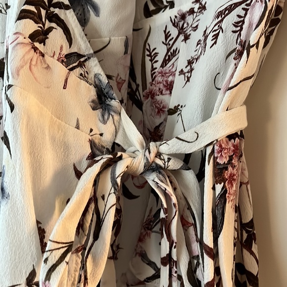 Ever New Melbourne White floral camisole (size USA 6) - Picture 3 of 6